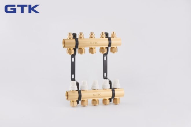 Self controlled integral profile type all copper water collector