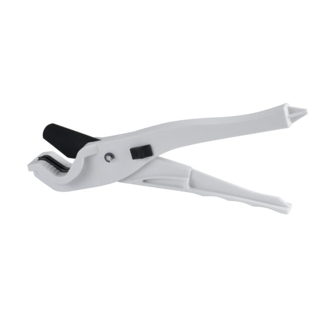Pipe cutter for small diameter pipes